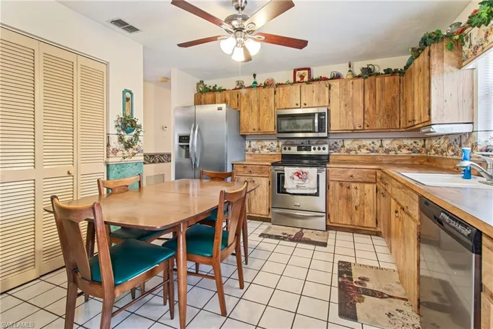 5862  Ginsberg  CT, North Fort Myers, FL 33903