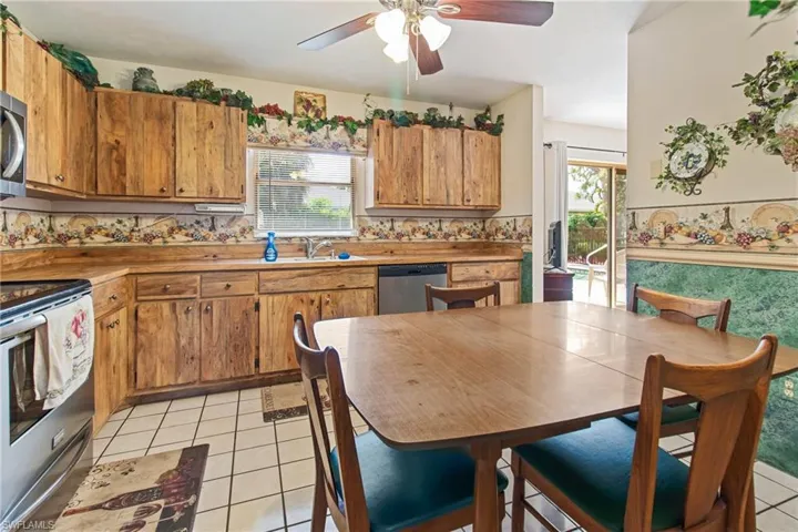 5862  Ginsberg  CT, North Fort Myers, FL 33903