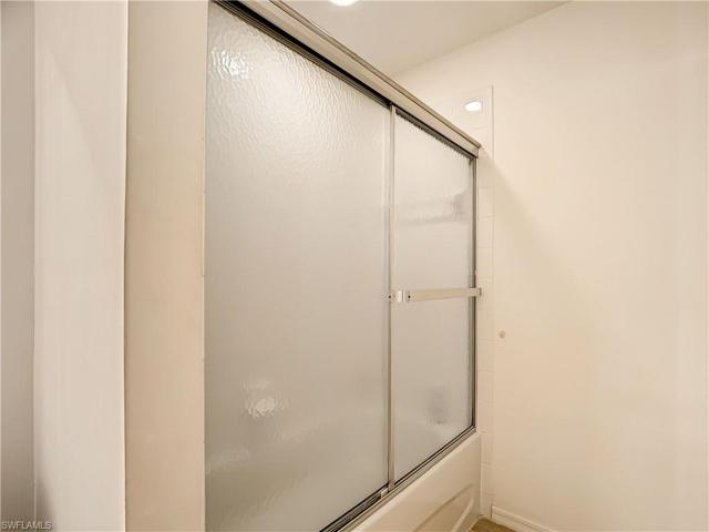Guest shower and tub combo