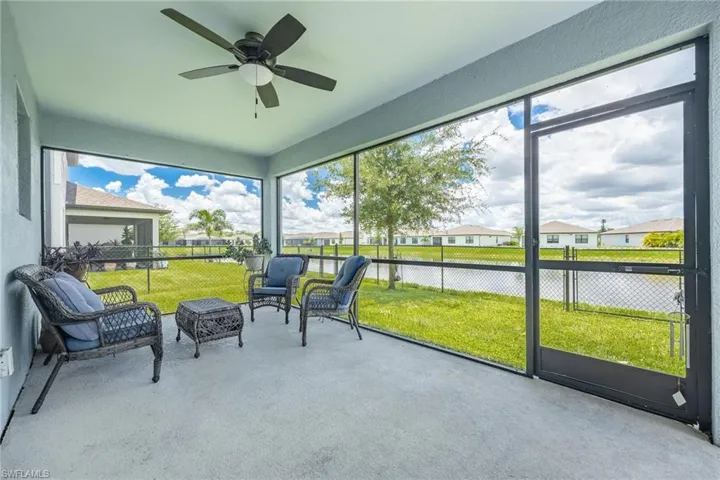 Sunroom with ceiling fan