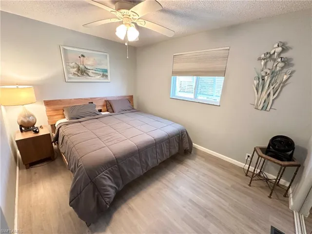 Second bedroom.