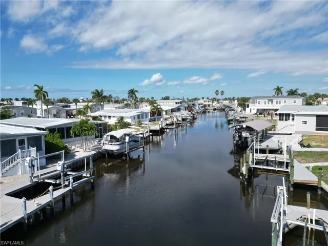 Looking North up the canal.