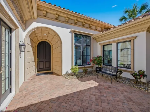 Private Entry Courtyard