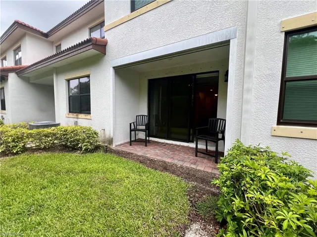 Entrance to property featuring a yard
