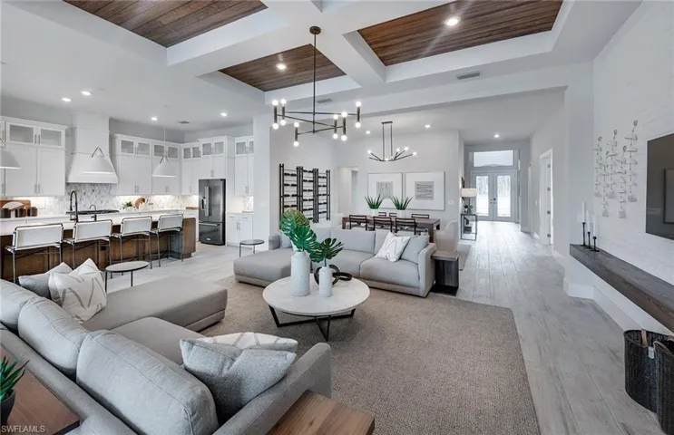Interior photos are of a staged model home. Illustration purposes only. Options may vary.