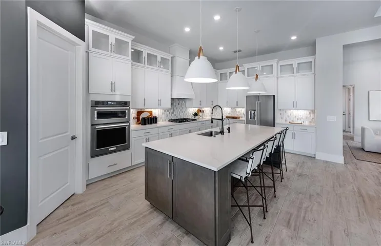 Interior photos are of a staged model home. Illustration purposes only. Options may vary.