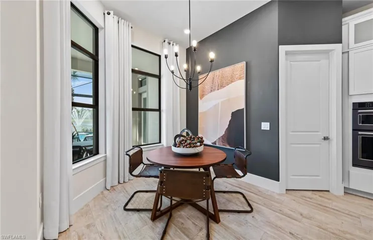 Interior photos are of a staged model home. Illustration purposes only. Options may vary.