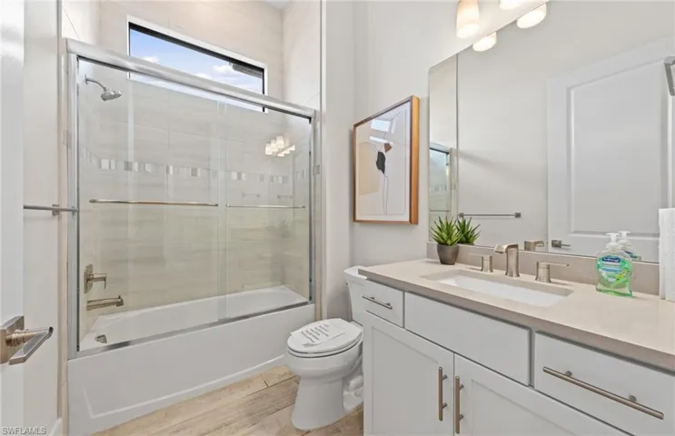 Interior photos are of a staged model home. Illustration purposes only. Options may vary.