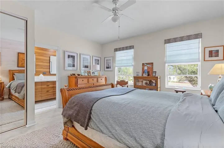 5677  Cove  CIR, Naples, FL 34119