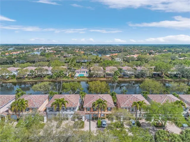 5677  Cove  CIR, Naples, FL 34119