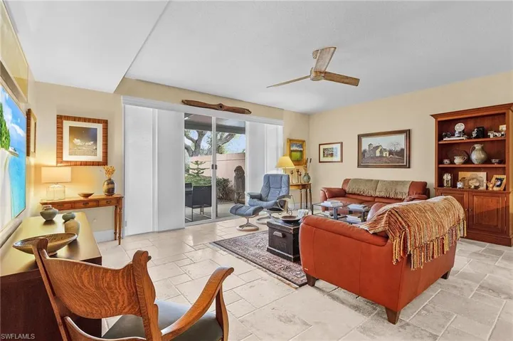5677  Cove  CIR, Naples, FL 34119