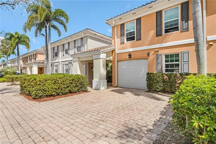 5677  Cove  CIR, Naples, FL 34119