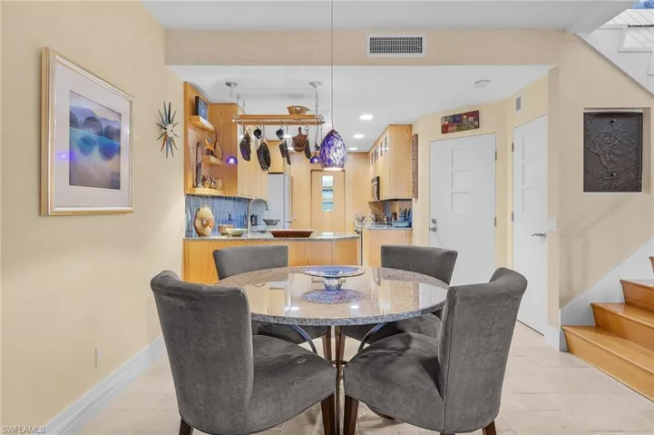 5677  Cove  CIR, Naples, FL 34119