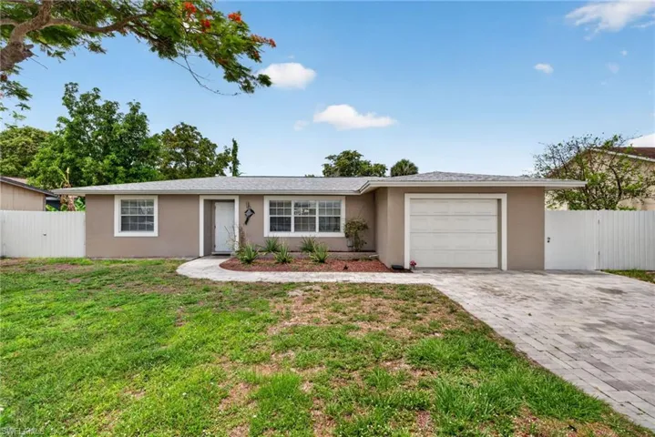 4830  Cortez  CIR, Naples, FL 34112