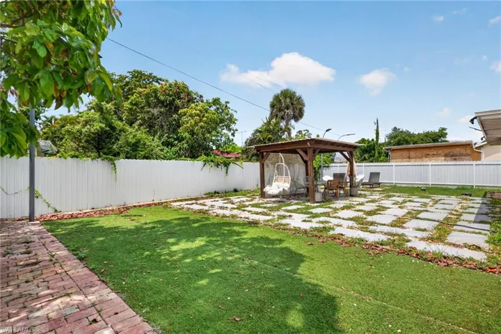 4830  Cortez  CIR, Naples, FL 34112