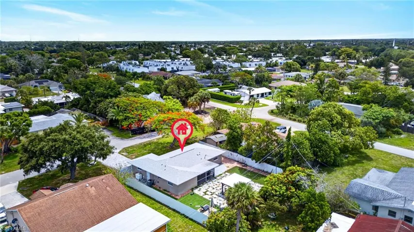 4830  Cortez  CIR, Naples, FL 34112