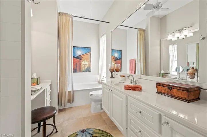 15437 Puffin Drive Bonita Springs FL 34135 - Owner's bath w/ soaking tub