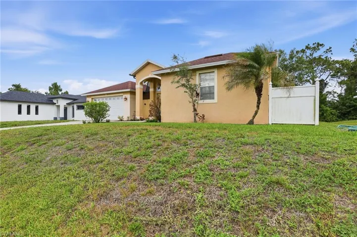 711 Crestline Ave S, Lehigh Acres, Florida 33974