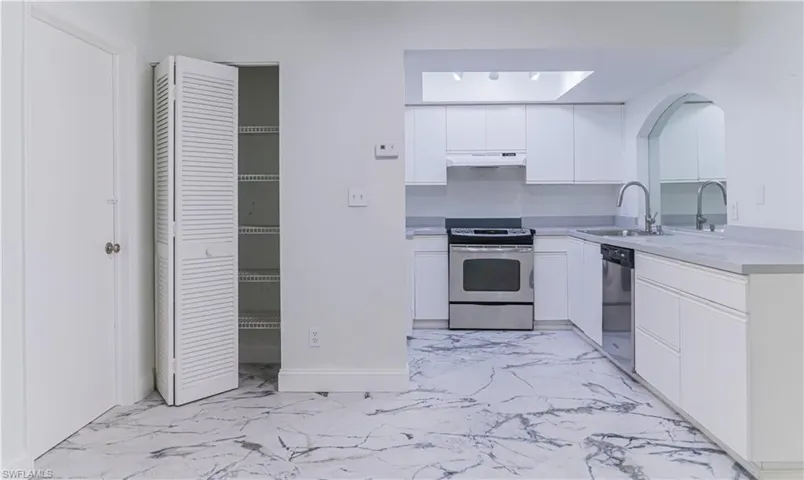 107 Blue Ridge Dr 21, Naples, Florida 34112