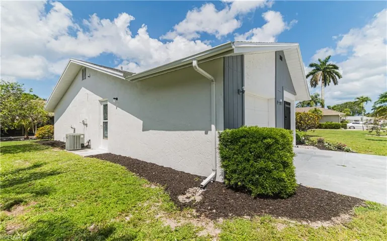 107 Blue Ridge Dr 21, Naples, Florida 34112