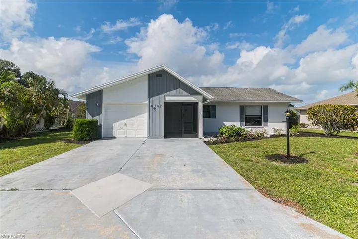 107 Blue Ridge Dr 21, Naples, Florida 34112