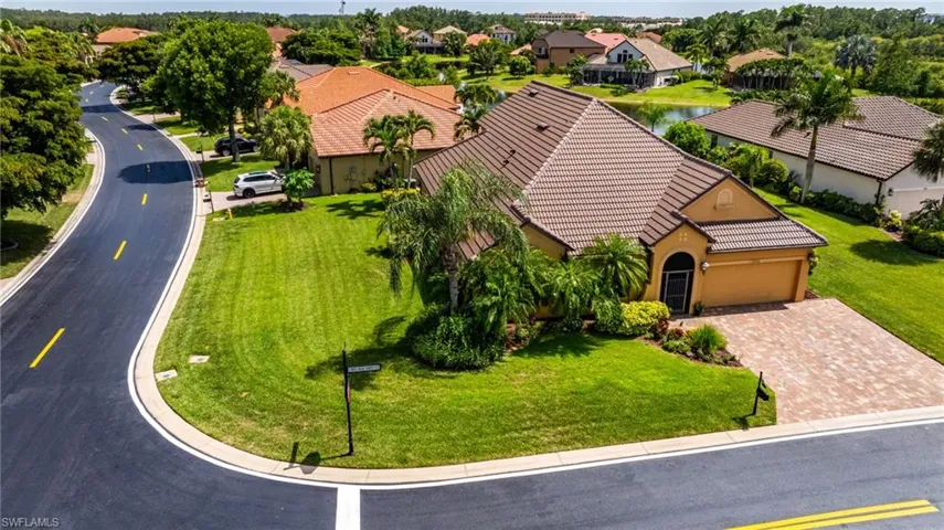 Large oversized lot with tons of room for playing, a pool located on a cul-de-sac