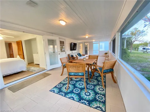 Huge Lanai