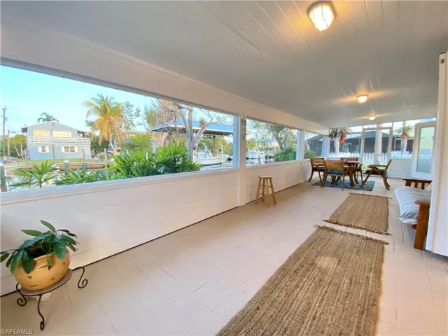 Huge Lanai