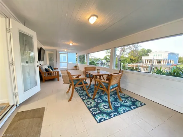 Huge Lanai