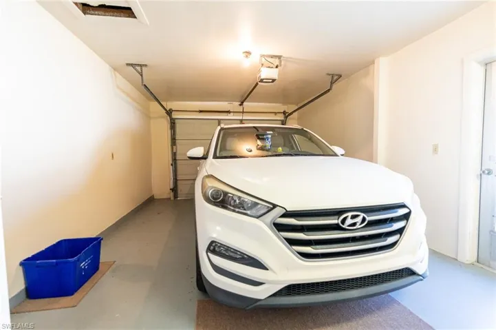 Patio with attached Workshop/Hobby room/Storage