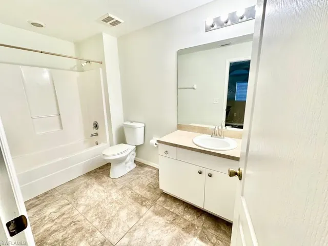 Bathroom with vanity and bathtub / shower combination