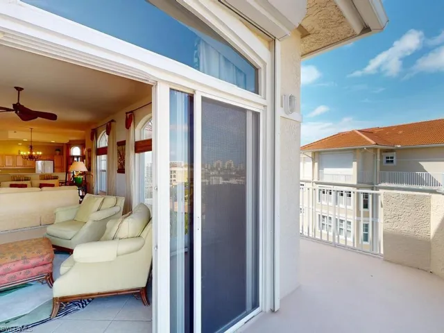 Balcony with ceiling fan