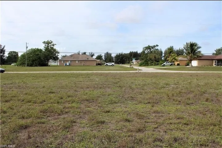27 NW 19th  TER, Cape Coral, FL 33993