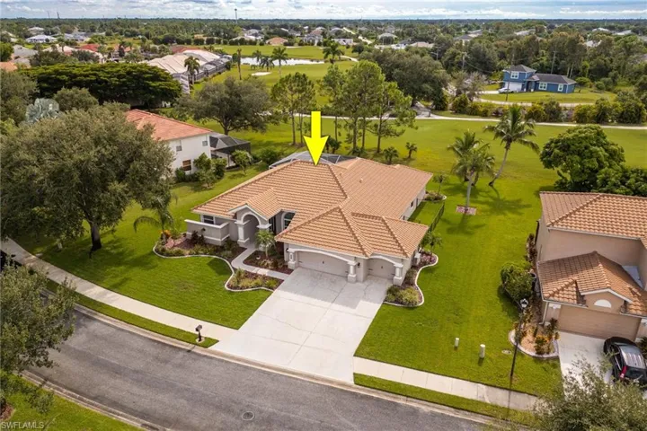 2201  Oxford Ridge  CIR, Lehigh Acres, FL 33973