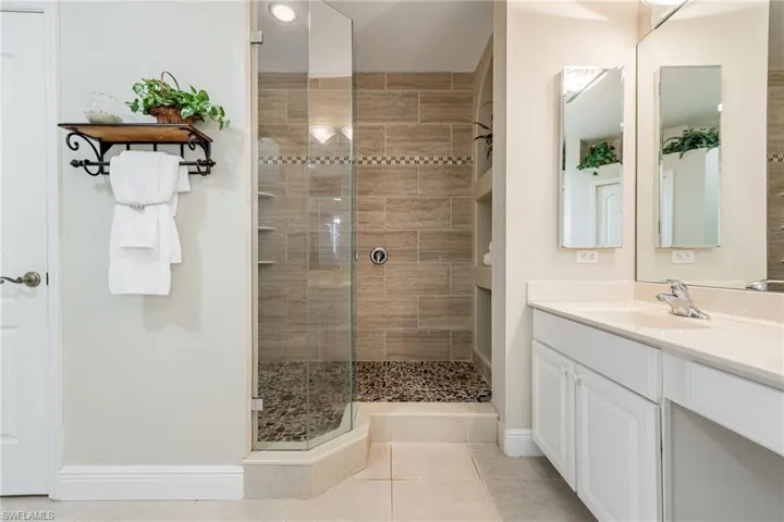 2201  Oxford Ridge  CIR, Lehigh Acres, FL 33973