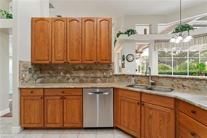 2201  Oxford Ridge  CIR, Lehigh Acres, FL 33973