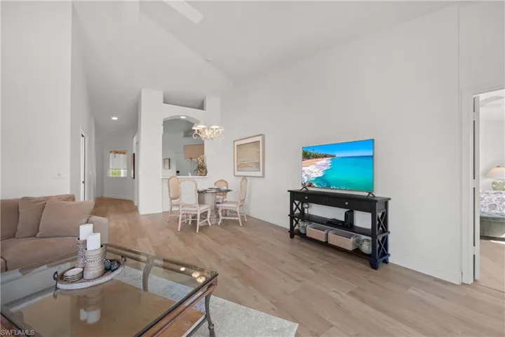 8415  Excalibur  CIR, Naples, FL 34108