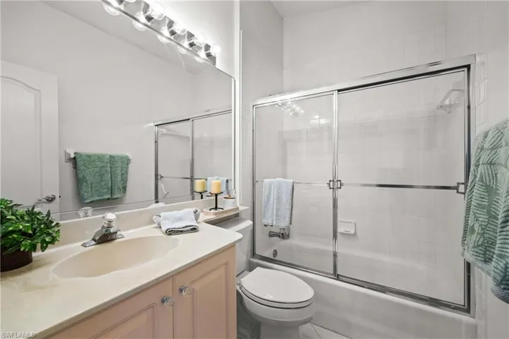 8415  Excalibur  CIR, Naples, FL 34108