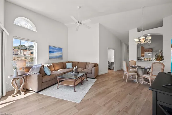 8415  Excalibur  CIR, Naples, FL 34108