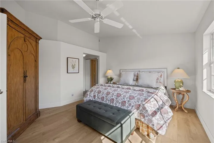 8415  Excalibur  CIR, Naples, FL 34108