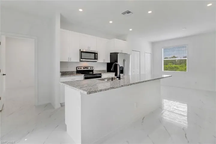 2528  68TH W ST, Lehigh Acres, FL 33971