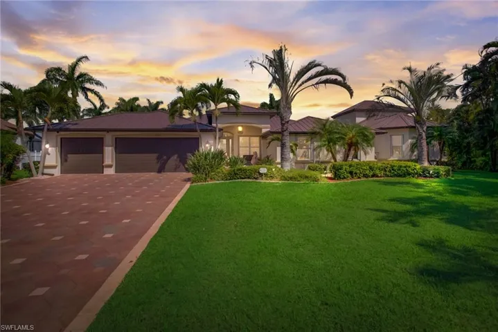 6 Bedrooms 6 Bathrooms