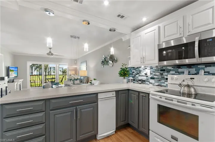 17  High Point N CIR, Naples, FL 34103