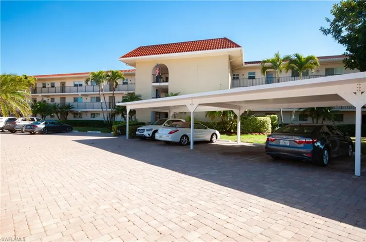 17  High Point N CIR, Naples, FL 34103