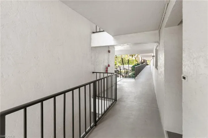 17  High Point N CIR, Naples, FL 34103