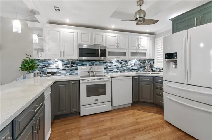17  High Point N CIR, Naples, FL 34103
