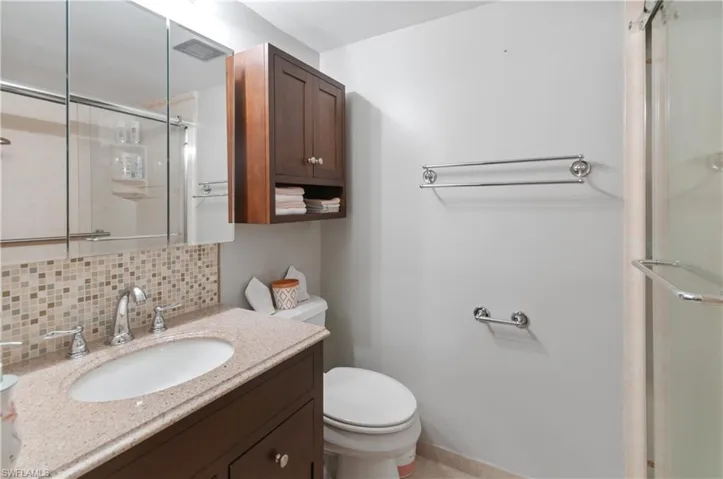 17  High Point N CIR, Naples, FL 34103