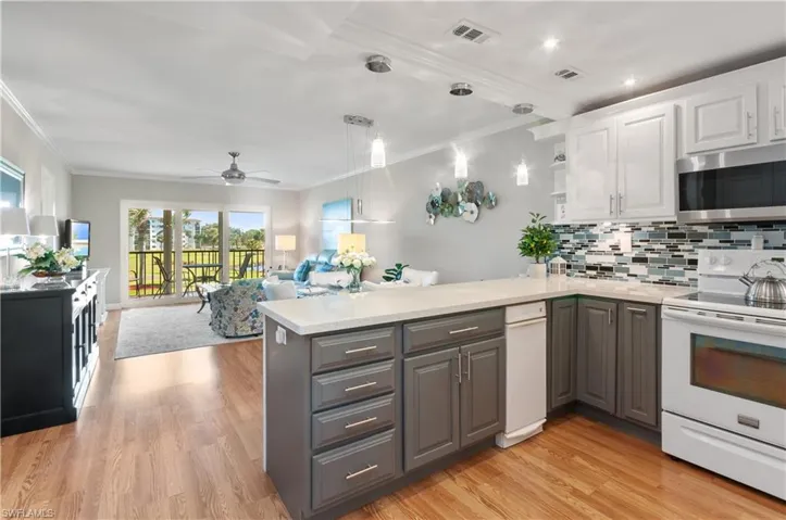 17  High Point N CIR, Naples, FL 34103
