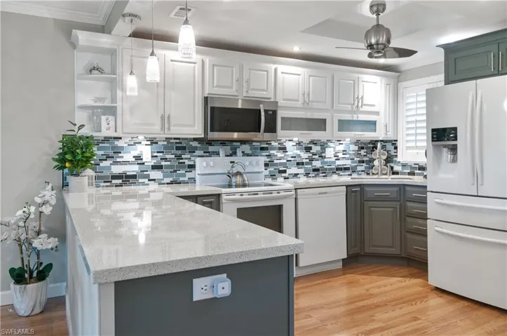 17  High Point N CIR, Naples, FL 34103