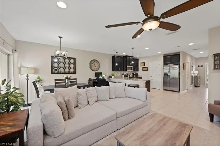 3852  Tilbor  CIR, Fort Myers, FL 33916